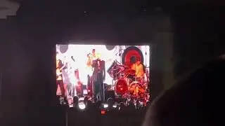 Morrissey girlfriend in a Coma Greek theater 11-12-2022