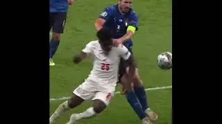 Saka 🏴󠁧󠁢󠁥󠁮󠁧󠁿 vs Chiellini 🇮🇹