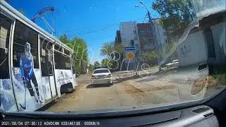Трамвай подкрался незаметно