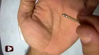 Como tirar um plug quebrado de dentro de um celular! - Rapidinha