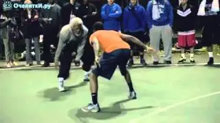 Пожилой способный баскетболист