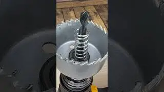 Полезный совет по работе с коронкой по дереву или металлу 😎