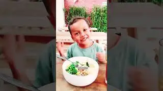 makan mie ayam #mieayam #miejebew #miepangsit #shortvideo #viralvideo