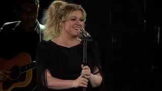 Kelly Clarkson - A Minute + a Glass of Wine (Live in St. Paul, MN)