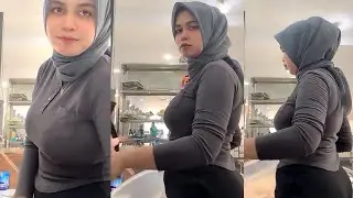 Janda Cantik Pemilik Warung Makan
