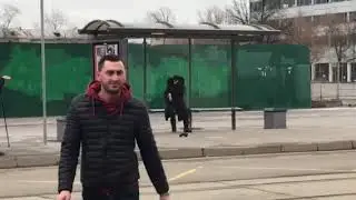 Угостили бомжа пирожком