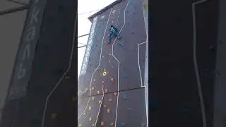 Юнный скалолаз...
