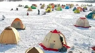 WINTER FISHING ON THE LAKE IMANDRA. Sandy. 
