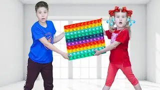 Полли Фаст и брат не поделили POP IT