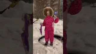 Вика прыгает на новом батуте 2022 декабрь Москва