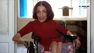 كارول من كرسيها المتحرك مترجمة رائعة و فاشونيستا