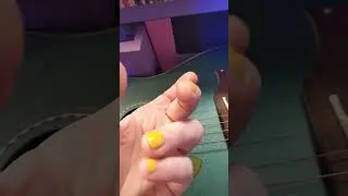 медиатор или пальцы - чем лучше играть на гитаре