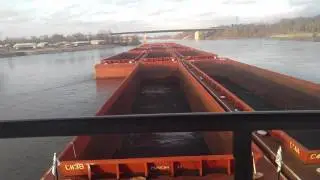 Towboat southbound Savannah, TN