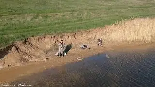 Fishing for crucian carp on a feeder. Fight of birds - FUN! Surprise from husband.
