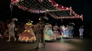 (CLASSIC PITCH) Disneyland's Main Street Electrical Parade - Full Classic and Modern Soundtrack Mix
