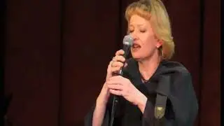 Лариса Маслова, «Эй, друг-гитара», муз. Б. Фомина, сл. Б. Тимофеев; Михаил Шумов (гитара)