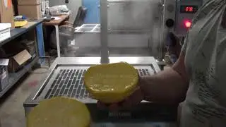Термоусадка половинок круглого сыра