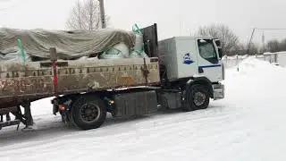 Погруженный тягач биг-бэгами МКР // АЭРИКОН