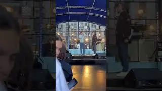 Niall Horan - Filming the crowd during Soundcheck on Today Show
