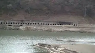 ダム湖の水がひいたら国鉄時代のアレが出てきた