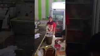 reaksi puteri bertemu someone