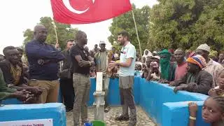 Mali'de açacağımız 100 su kuyusunun 4 tanesinin açılışını yaptık... Hüzün ve mutluluk dolu anlar...