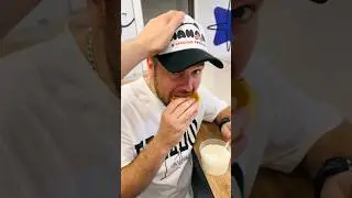 Покушал КАШКИ перед поздравлением с днем рождения от панды в красных труселях! 