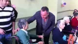Luis Jara visita fundación las rosas