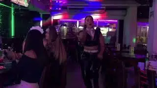 Nuestras bailarinas en karaoke 🎤