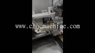 Fold wrapping machine for square chocolate