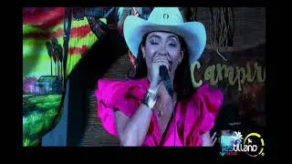 BESAME POQUITO A POCO   EN VIVO