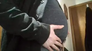 belly jiggles in tight jeans