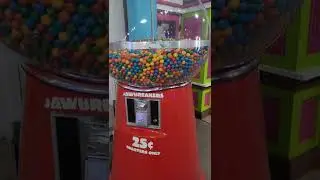 Giant gumball machine / This is insane 