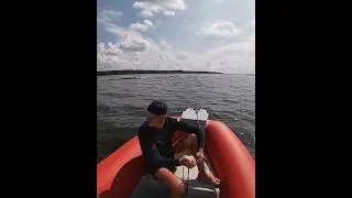 Волна от глиссирующей яхты RibTourist Авантюрист 