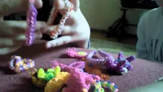 Машина коллекция фигурок и браслетов из резинок.