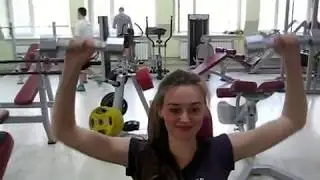 Жим гантелей сидя
