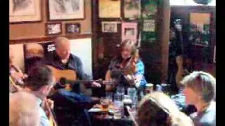 Live Irish music at O'Donoghues in Dublin
