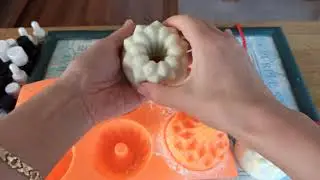 Твёрдый шампунь от перхоти для жирной кожи головы.