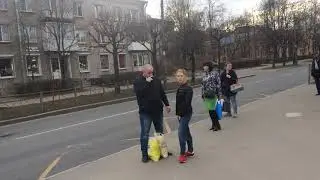 Пушкин Ленинградская ул д 35А у входа
