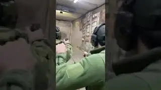 Стрельба по движущейся цели на крайне близкой дистанции || ОДВС #shorts #specnaz #спецназ #выходные