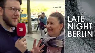 Jakob verschenkt Freude | Late Night Berlin | ProSieben