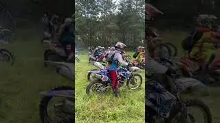 Кикстартер-шляпа |Старт гонки Эндуро|
