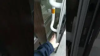 Проблемы с бумагой в Петербурге закончились ее стало столько что Петроэлектросбыт подпирает ею двери