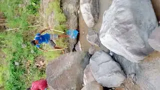 mencari ikan di sungai dengan setrum aki