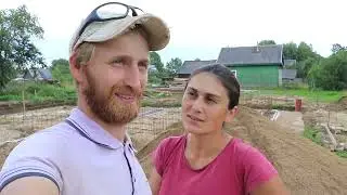 Наконец то довязали арматуру и залили пятку. Жизнь в деревне.