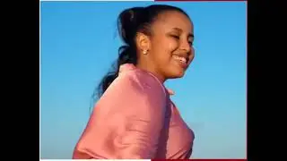 Najma nashaad Hees Iskabulada Kicisay oo Dareen leh