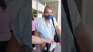 Contra el pase sanitario en la puerta de casa central del Banco Provincia