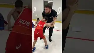 Отработка приёма нырок под руку с подбивом от нашего тренера по вольной борьбе 🤼‍♂️