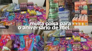 Mostrei as guloseimas dos 2 anos de mel ! Muita coisa
