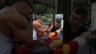 👑 Akimbo69 vs HUGE BODYBUILDERS in arm wrestling #shorts